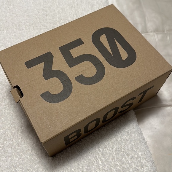 YEEZY BOOST 350 V2 | Size 5 - Picture 5 of 13